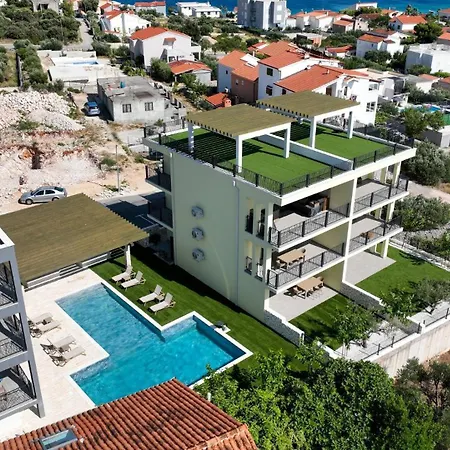 Luxury Nala With Shared Pool Apartman