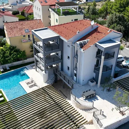 Luxury Nala With Shared Pool Apartman *