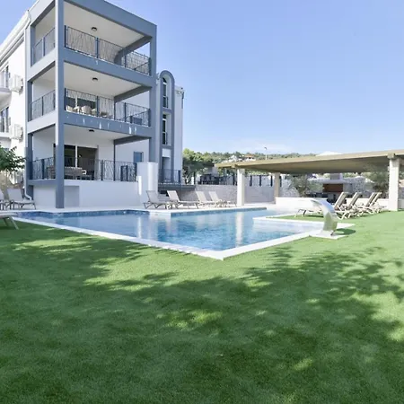 Luxury Nala With Shared Pool Apartman Sevid