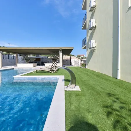 Apartamento Luxury Nala With Shared Pool