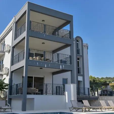 Luxury Nala With Shared Pool Apartamento Sevid
