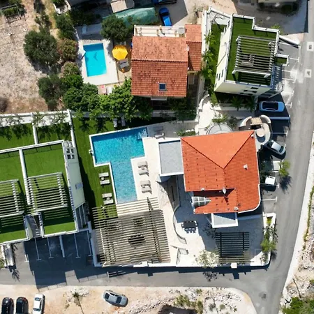 Luxury Nala With Shared Pool *