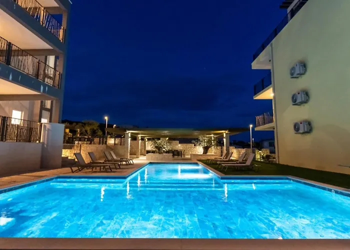 Luxury Nala With Shared Pool
