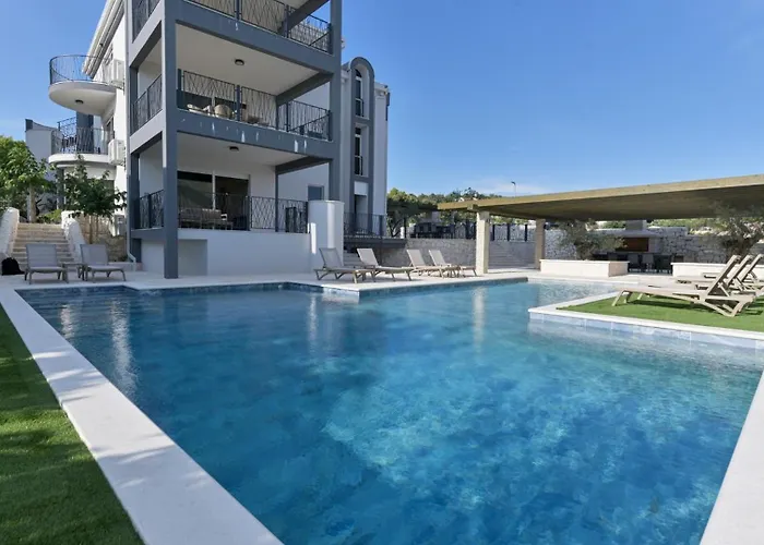 Luxury Nala With Shared Pool * Sevid