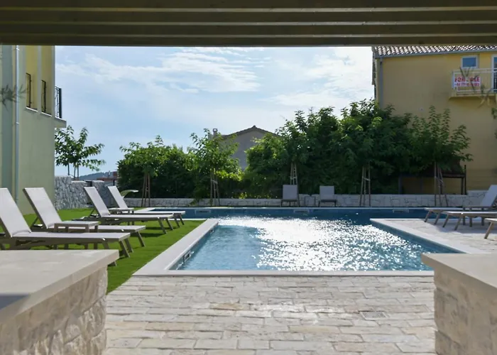 Luxury Nala With Shared Pool * Sevid