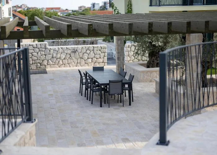 Luxury Nala With Shared Pool Sevid