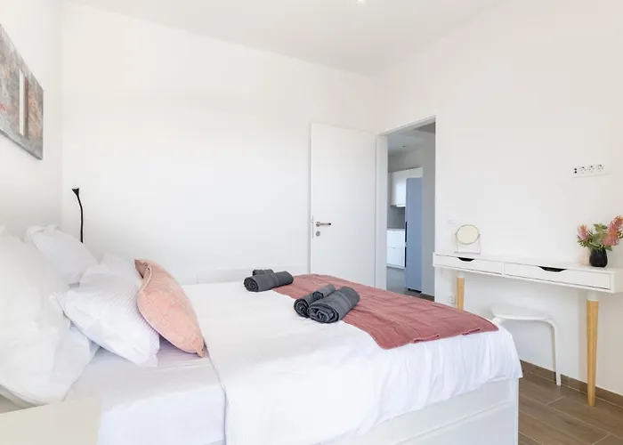 Luxury Nala With Shared Pool Apartman