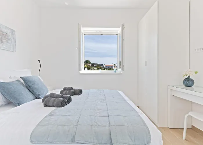 Luxury Nala With Shared Pool Apartman Sevid