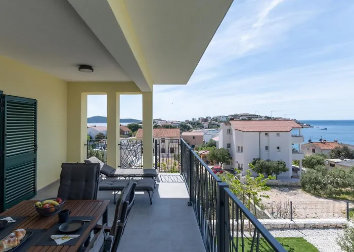 Luxury Nala With Shared Pool Apartman