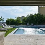 Luxury Nala With Shared Pool * Севид