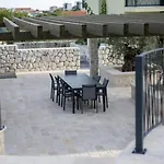 Luxury Nala With Shared Pool Севид