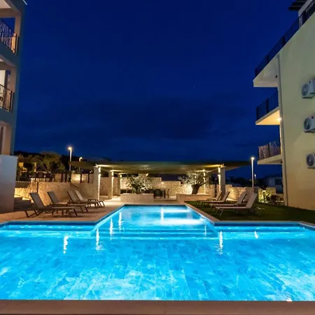 Luxury Nala With Shared Pool