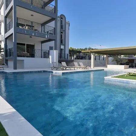 Luxury Nala With Shared Pool * Sevid