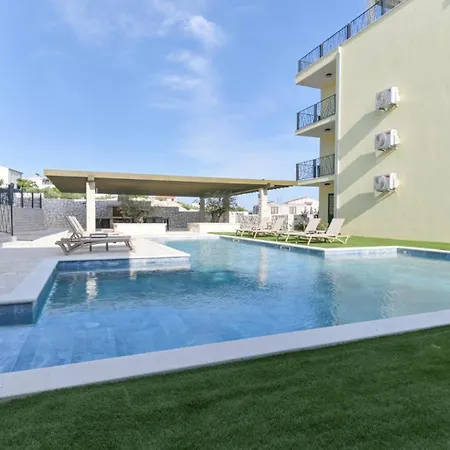Lägenhet Luxury Nala With Shared Pool Sevid