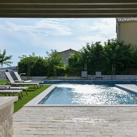 Luxury Nala With Shared Pool * 塞维德