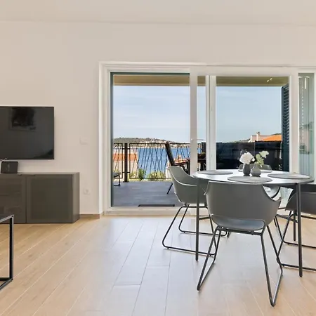 Luxury Nala With Shared Pool Apartmán