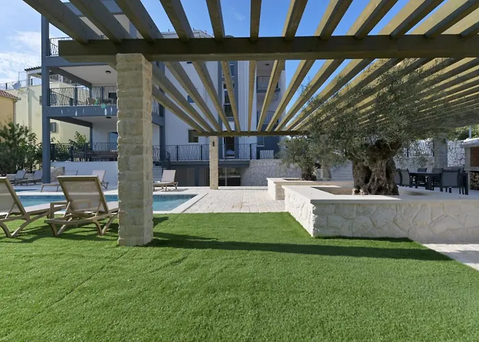 Luxury Nala With Shared Pool *